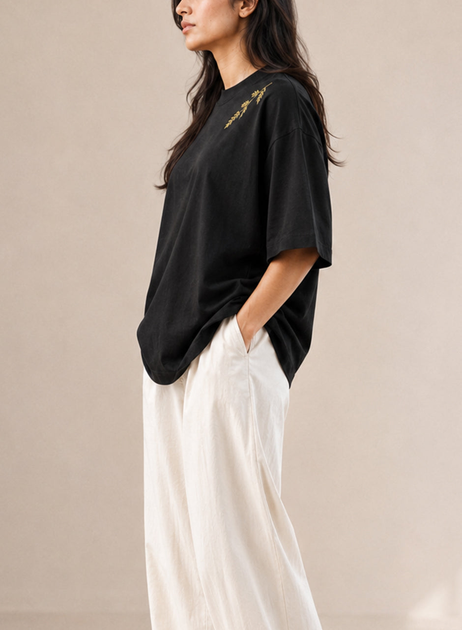 Relaxed Embroidered TEE Black